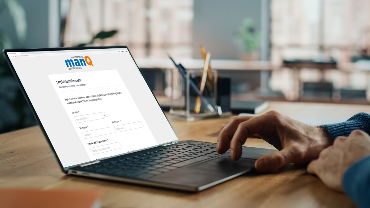 Screen mit Empfehlungsformular von manQ