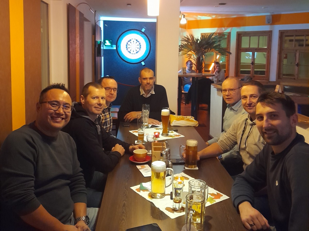 Kim-Phuc Pham, Lars Pfannkuche, Klaus Horbrügger, Michael Reiter, Mike Ladendorf, Franz Jacob und Guido Härter Kim-Phuc Pham, Lars Pfannkuche, Klaus Horbrügger, Michael Reiter, Mike Ladendorf, Franz Jacob und Guido Härter
